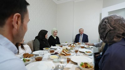 Cumhurbaşkanı Erdoğan, Fidan ailesinin iftar sofrasına konuk oldu