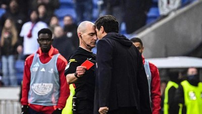 Hakemin üstüne yürüyen Lyon Teknik Direktörü Paulo Fonseca'ya tarihi ceza