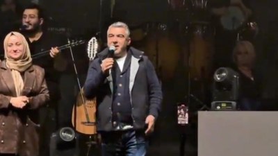 Iğdır Milletvekili Cantürk Alagöz, Merve Özbey konserinde şarkı söyledi