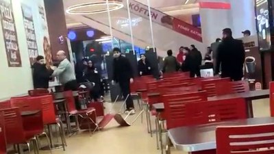 İstanbul'da AVM içinde iki ayrı kavga çıktı