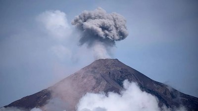 Guatemala'daki "Fuego Yanardağı" patladı