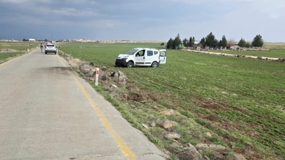 Şanlıurfa’da hafif ticari araç şarampole devrildi: 1 ölü, 2 yaralı