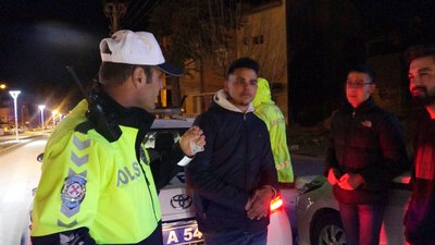 Burdur'da trafik polisinden motosikletlilere 'Ananızı, babanızı düşünün' uyarısı