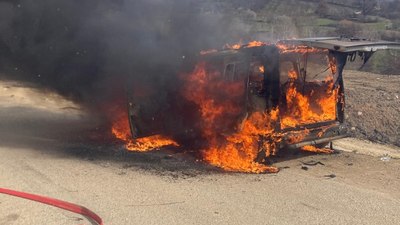 Bursa'da seyir halindeki araç alev aldı