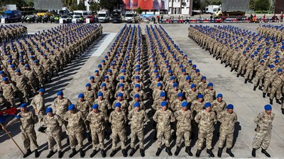 İzmir'de jandarmalar, terörle mücadele eğitimini tamamladı