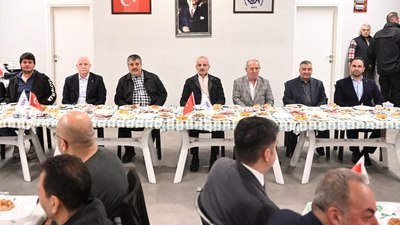 Abdulkadir Uraloğlu sahurda balıkçılarla buluştu