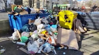 Almanya'da çalışanlar greve gitti: Sokaklarda çöp yığınları birikti
