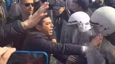 İmamoğlu'na destek yürüyüşünde CHP'li Marmaris Belediye Başkanı Acar Ünlü'den polise saldırı