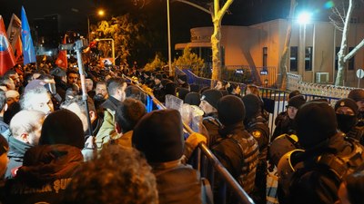 Ankara'da izinsiz gösteride 5 polis yaralandı