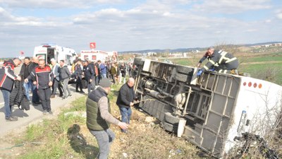 Edirne’de öğrenci servisi kaza yaptı: 27 yaralı