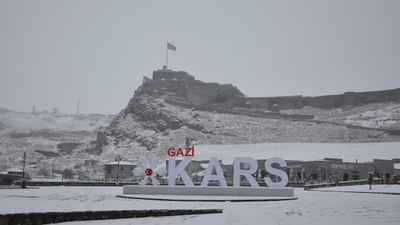 Kars beyaz örtüyle kaplandı