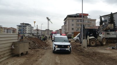 Malatya'da işçinin üzerine aydınlatma direği düştü