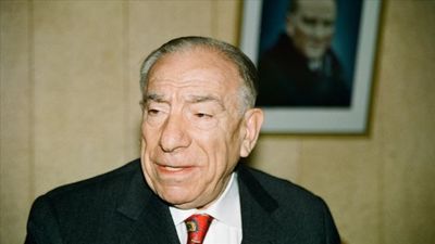 Alparslan Türkeş ne zaman, kaç yaşında öldü? Türkeş'in ölüm sebebi...