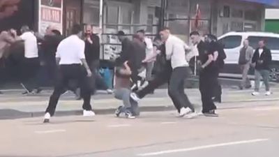 Bursa'da esnafın da dahil olduğu kavgayı polis havaya ateş ederek ayırdı