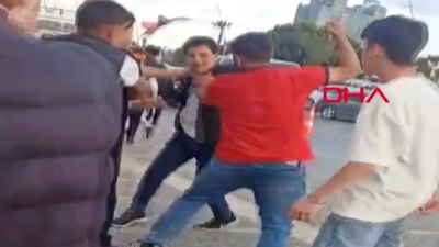 Adana'da araya aldıkları genci muştayla yumruklayıp, tekmelediler