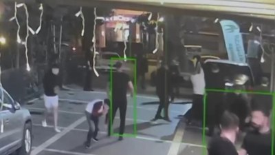 İstanbul'da gece kulübü önündeki silahlı çatışma kamerada