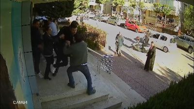 Konya'da boks ringine dönen eczanedeki kavga anı kamerada
