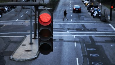 Trafik ışıkları değişti! Yeni tasarımları şaşırttı: Artık bu şekilde yanacaklar
