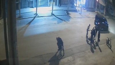 Antalya'da işe gitmek için babasıyla servis bekleyen kadına bıçaklı saldırı