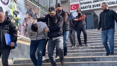 İstanbul'da haraç için iş insanının evini kurşunlandı: Çatıda yakalandı