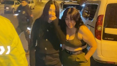 Aksaray'da polisten kaçan alkollü kadınlar ortalığı birbirine kattı