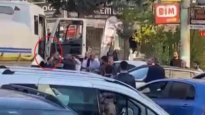 Mardin'de yol kavgası: Kendi sopasıyla dayak yedi
