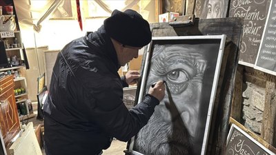 Silgiyle resim yapan Sakarya'nın sıra dışı sanat yolu