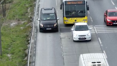 İstanbul'da emniyet şeridini ihlal etti: Suçu yolda buldu