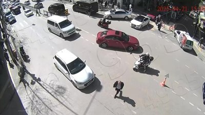 Amasya’da otomobilin kavşakta yayaya çarptığı kaza kamerada