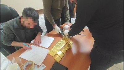 Van'da havalimanında 66 kilo kaçak altın ve para ele geçirildi
