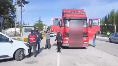 Amasya'da tırda 10 kaçak göçmen yakalandı