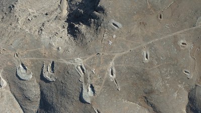 Suriye'de toplu mezar alanı el- Tel havadan görüntülendi
