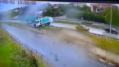 İstanbul'da 30 saniye arayla 2 kaza meydana geldi
