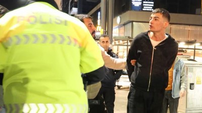 Aksaray'da yasal sınırın 9 kat üzeri alkol alan sürücü polis aracına saldırdı