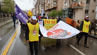 Sivas'ta 1 Mayıs kutlamalarında 'bölücü slogan' gerginliği