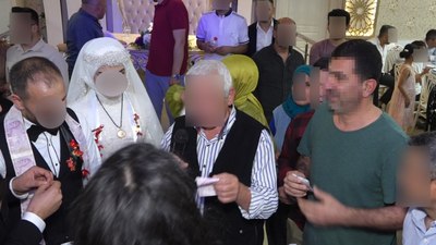 Adana'da davetsiz gittiği düğünlerde hırsızlık yaptı