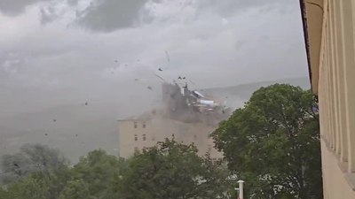 Tunceli'deki fırtınada çatı saniyeler içerisinde parçalandı