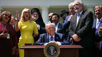 Donald Trump: Ülkemize dini geri getiriyoruz