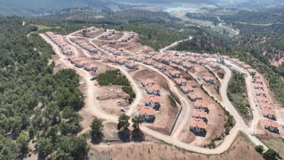 Depremzede muhtardan duygulandıran sözler: Villa gibi evlerimiz oldu