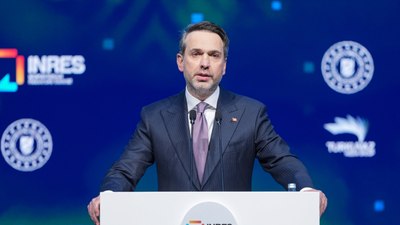 Alparslan Bayraktar: Enerjide merkez ülke olan bir Türkiye hedefliyoruz