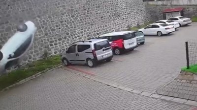 Ordu'da site bahçesine uçan otomobilin sürücüsü öldü