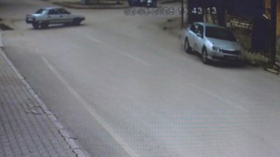 Kırıkkale'de ani manevra yapan otomobil duvara çarptı: 2 yaralı