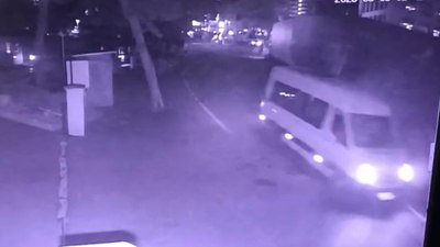 İstanbul Sarıyer'de yolun çöktüğü anlar kamerada