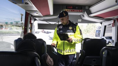 Yolcu jandarma ekipleri denetimde