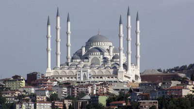 Büyük Çamlıca Cami 6 yaşında