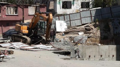 Gaziosmanpaşa'da yol çöktü