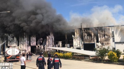 Tekirdağ'daki fabrika yangını parfüm tesisine sıçradı