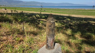 İznik Gölü kıyısında piknik yapan çocuk 1916 Alman yapımı top mermisi buldu