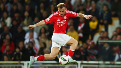 Portekiz'de Benfica, Estoril'i 2-1 yenerek liderliğe yükseldi