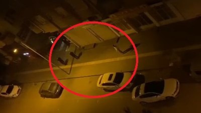 Diyarbakır'da 2 kişinin yaralandığı silahlı kavga kamerada